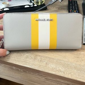 NWOT Michael Kors wallet never used!